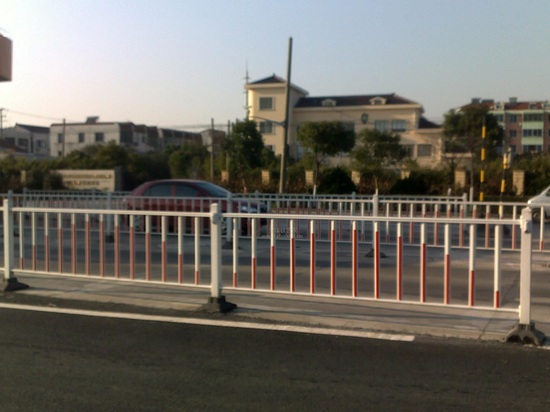 公路護欄2.jpg